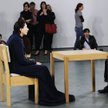 Marina Abramović w 2010 roku podczas swojego performance'u „Artystka obecna” w nowojorskim Museum of