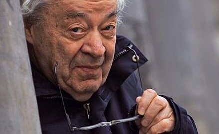 Jednym z bohaterów filmu jest Józef Hen. Pisarza zabraknie podczas premiery w Muranowie. W czwartek 