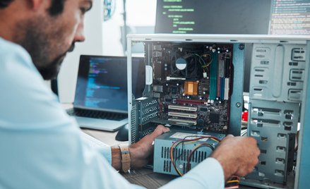 Naprawy zamiast zakupów, czyli jak firmy radzą sobie ze sprzętem elektronicznym