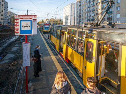 Wzdłuż Grójeckiej tramwajarze kończą prace przy pasach przytorowych