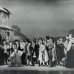 Scena zbiorowa z „Dybuka” Szymona An-skiego w Państwowym Teatrze Żydowskim w Warszawie, sezon 1956/1