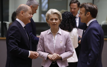 Kanclerz Niemiec Olaf Scholz, szefowa Komisji Europejskiej Ursula von der Leyen i prezydent Francji 