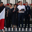 Aktorka i felietonistka "Plusa Minusa" Joanna Szczepkowska przemawia do zebranych podczas "Protestu 