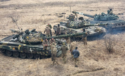 Ukraina nie otrzyma szybko zachodniej broni. Kiedy sprzęt i amunicja trafią na front?