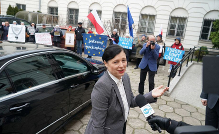 Věra Jourová zapewniała, że „drzwi do dialogu z Polską są otwarte”.