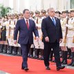 Premierzy Chin Li Qiang i Węgier Viktor Orbán.