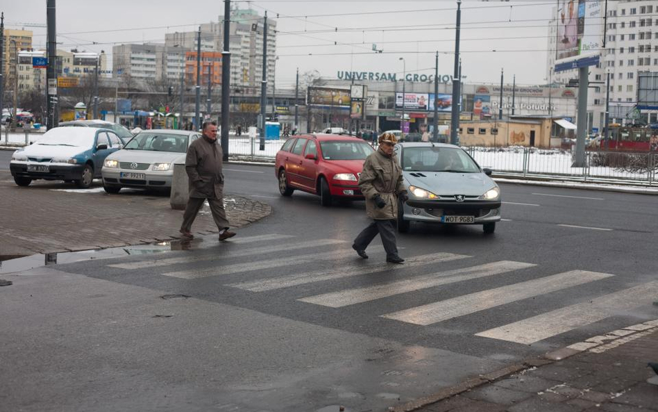 Czeka nas paraliż? Pieszy będzie miał pierwszeństwo zanim dojdzie do pasów