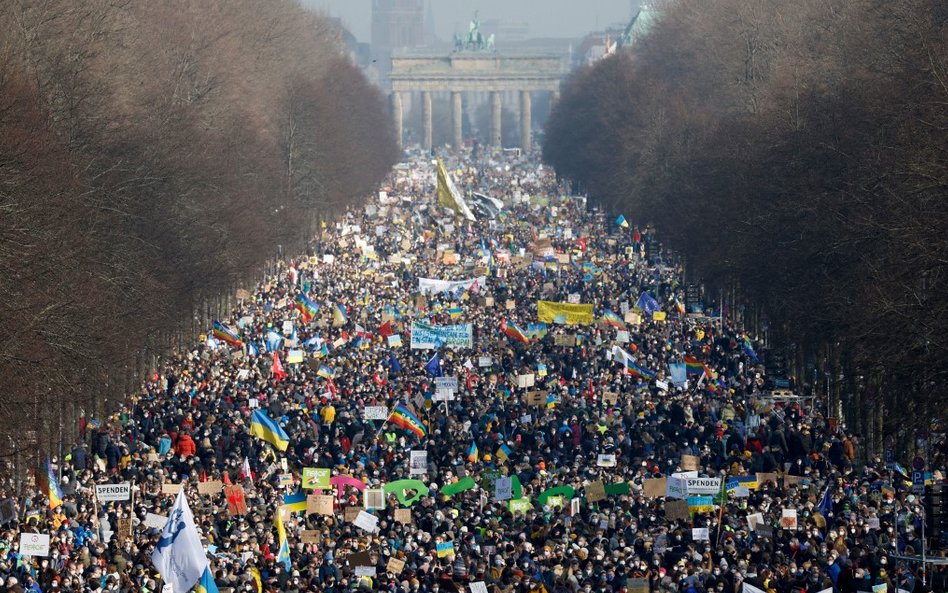 W niedzielę w proteście przeciw wojnie rozpętanej przez Rosje na ulice Berlina wyszło 100 tysięcy Ni