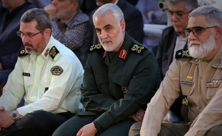 Gen. Kasem Sulejmani (w środku) na zdjęciu z czerwca 2019 roku