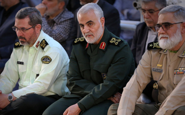 Gen. Kasem Sulejmani (w środku) na zdjęciu z czerwca 2019 roku