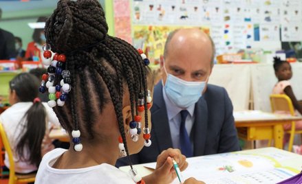 Francja: 22 szkoły zamknięte z powodu COVID-19