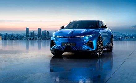 Elektryczne Alpine A390 ma sportowy charakter, osiągi i zaawansowane technologie, ale też wyrafinowa