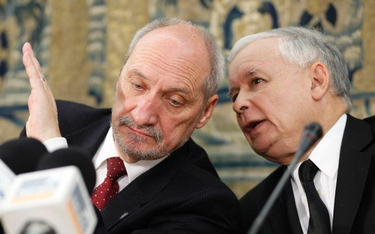 Jarosław Kaczyński i Antoni Macierewicz (zdjęcie z 2013 roku)