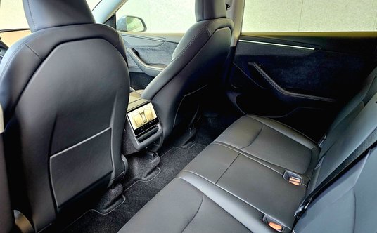 Tesla obiecuje, że w zmodernizowanym modelu znalazły się poprawione jakościowo matriały