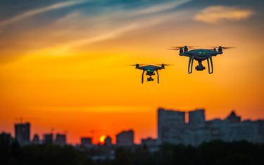 Autonomiczny dron z defibrylatorem ma ratować życie Polaków