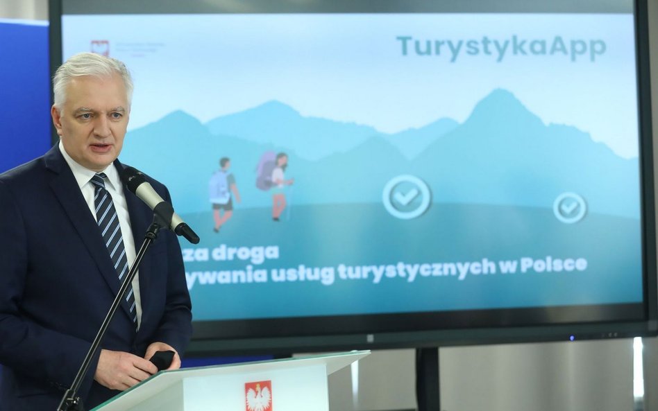 Wicepremier, minister rozwoju, pracy i technologii Jarosław Gowin podczas konferencji prasowej "Tury