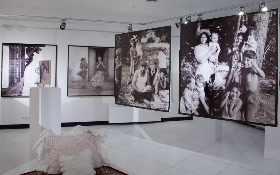 Na wystawie można obejrzeć wnętrze taboru cygańskiego.