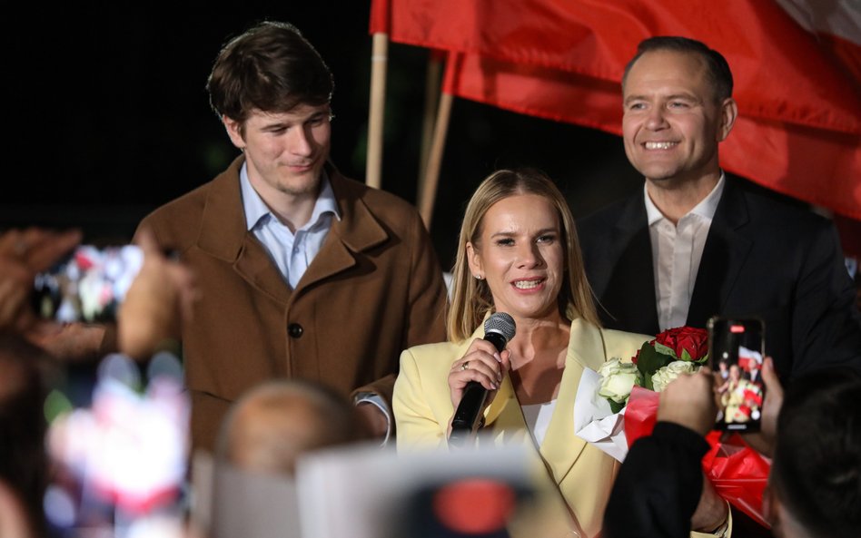 Marta Nawrocka z najstarszym synem i mężem
