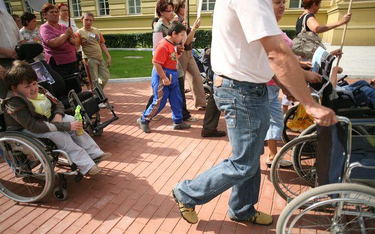 Opiekun niepełnosprawnego zyska prawo do zasiłku dla bezrobotnych