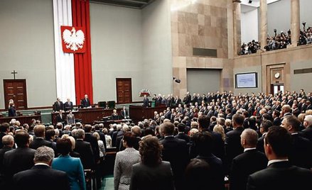 Rok po wyborach do Sejmu powróciła polityka. Nikt nie może przewidzieć wyniku niektórych głosowań