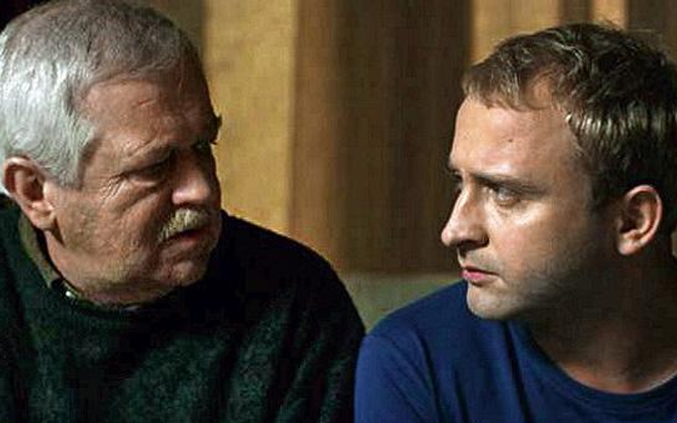 Marian Dziędziel (ojciec) i Borys Szyc (syn) w „Krecie”