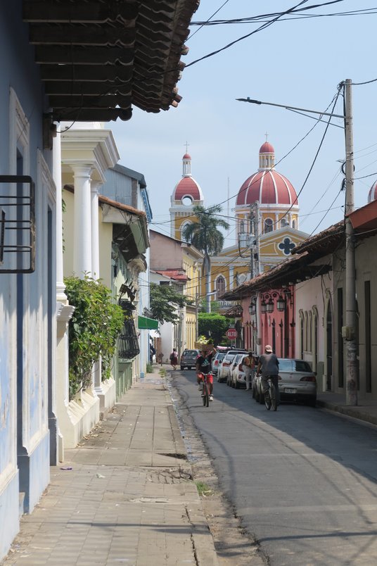 Charakterystycznym budynkiem kolonialnej Granady jest katedra, która dominuje nad miastem.