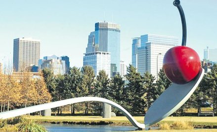 „Spoonbridge and Cherry”, 1985–1988 Gigantyczna łyżeczka z wisienką w Minneapolis to skrzyżowanie fo