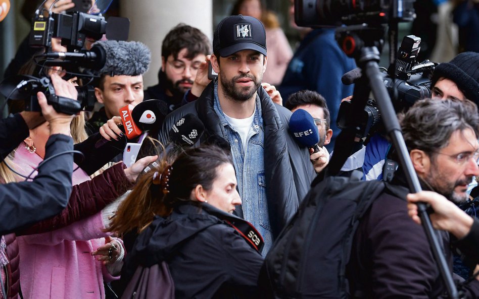 Gerard Pique nawet po zakończeniu kariery piłkarskiej wciąż jest w centrum uwagi mediów. Od dawna ro