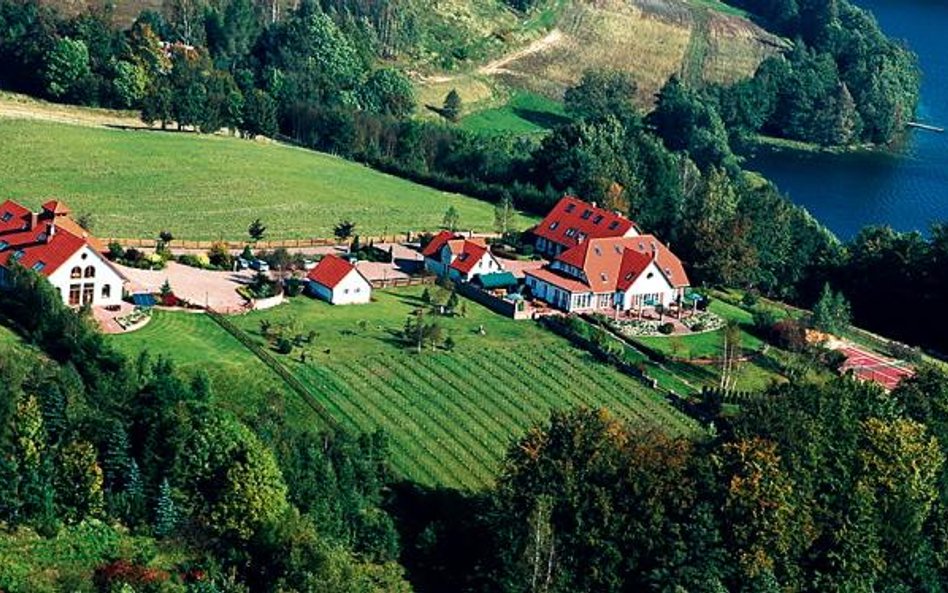 Kania Lodge, pensjonat Johna Borrella w Sytnej Górze na Jeziorem Białym (10 km od Kartuz)