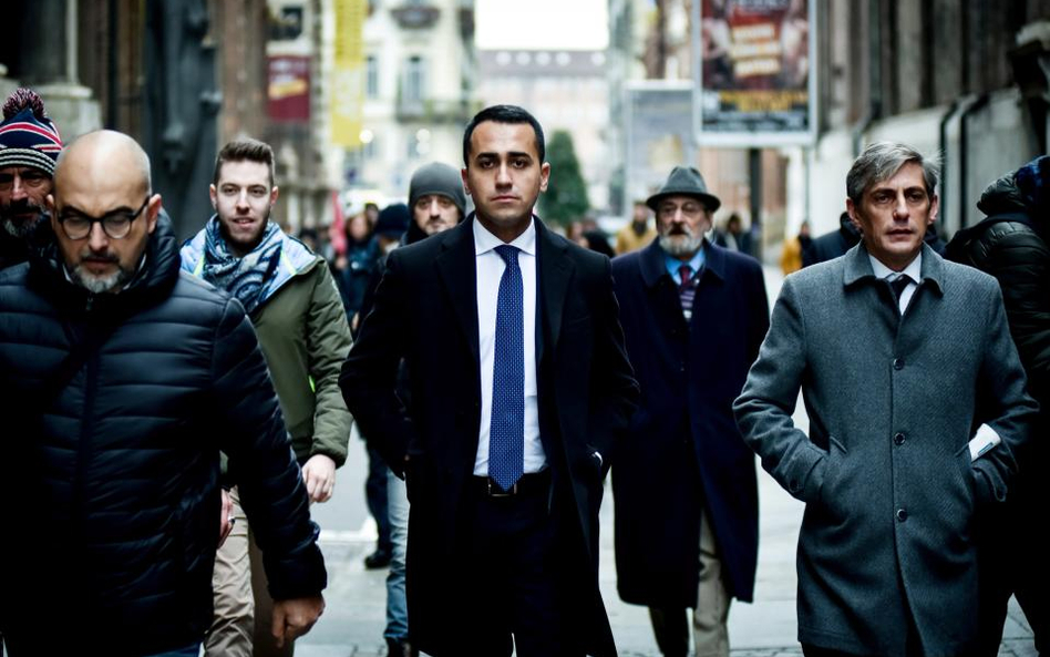31-letni Luigi Di Maio stoi na czele prowadzącego w sondażach Ruchu Pięciu Gwiazd (M5S)
