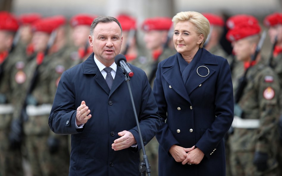 Paliwo po 6 złotych. Przed laty Andrzej Duda pisał o "psich zaprzęgach"