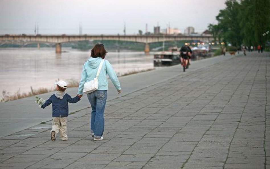 Adopcyjny rodzic też ma urlop macierzyński