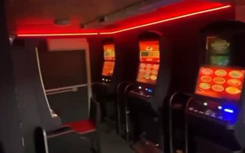 Podczas przeszukania lokalu mundurowi znaleźli pięć automatów do gier.