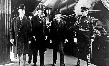 Arthur Balfour (drugi z lewej) z amerykańskim sekretarzem stanu Robertem Lansingiem, podczas wizyty 