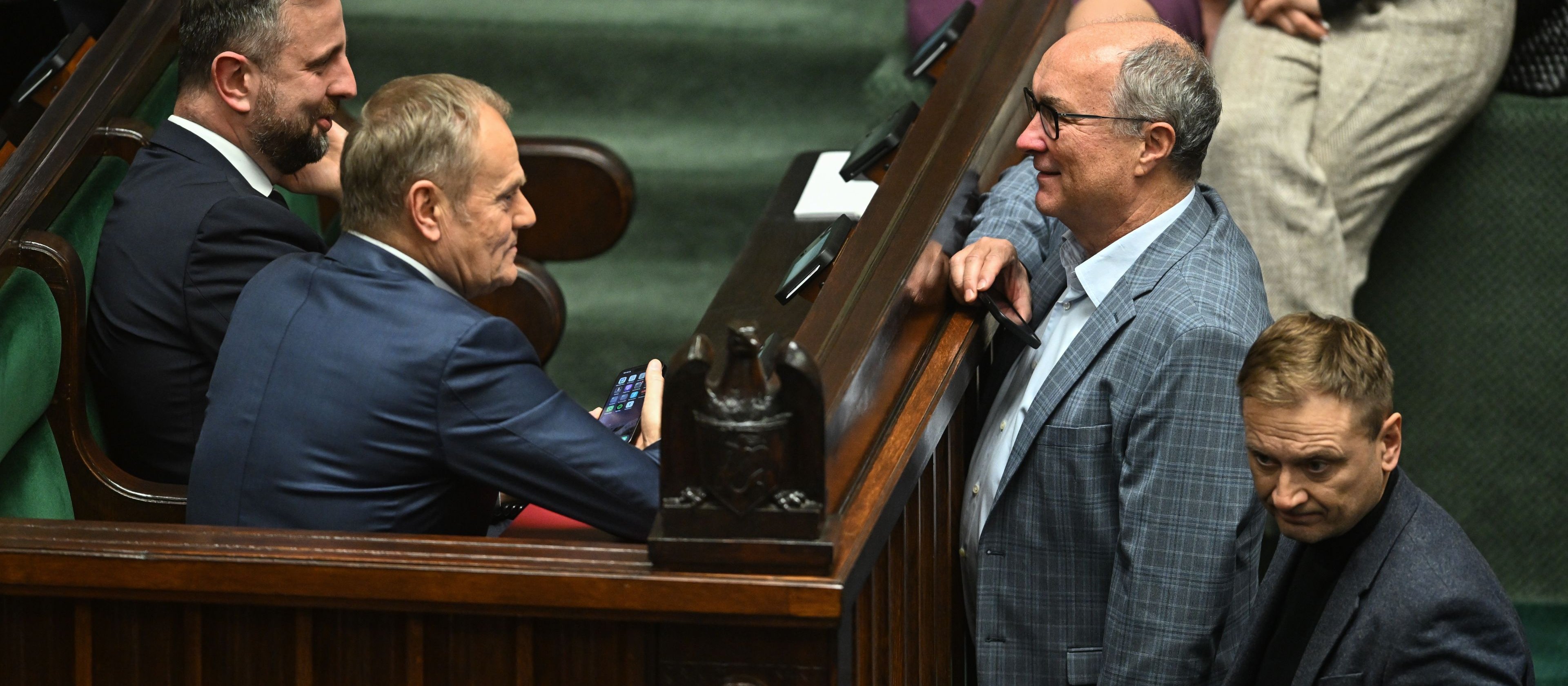 Artur Bartkiewicz: Co wynika z nowego sondażu partyjnego? Szklany sufit KO i efekt Donalda Trumpa