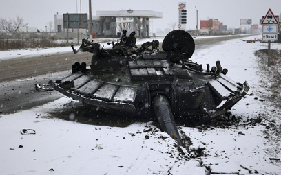 Zniszczony rosyjski czołg w Charkowie