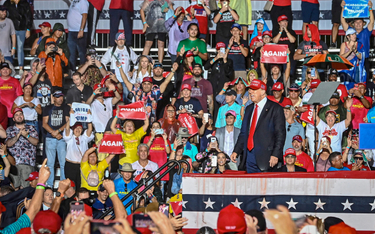 Donald Trump na wiecu poparcia dla republikańskiego senatora z Florydy Marca Rubio w Miami 6 listopa