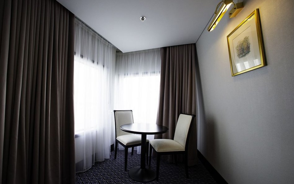 Inny fragment dwupoziomowego apartamentu w nowej aranżacji.