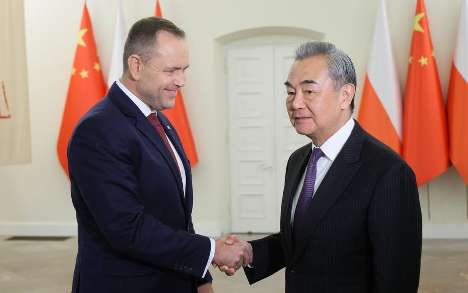 Prezydent RP Karol Nawrocki i szef MSZ Chin Wang Yi