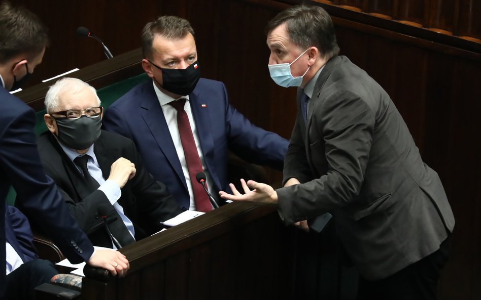 Sondaż: PiS utrzymuje przewagę nad opozycją