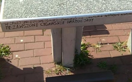 Takie napisy będą dziś usuwane w Warszawie, w Parku Szczęśliwickim.