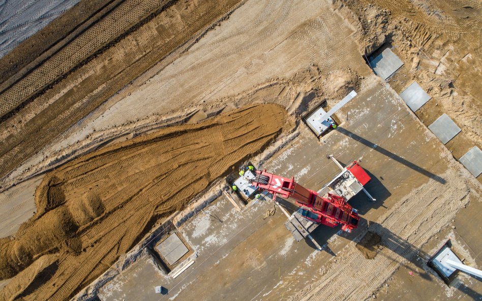 Producent mebli bierze 26 tysięcy metrów hal