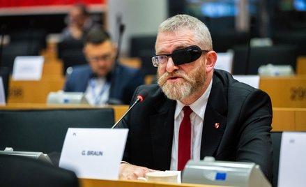 LGBT, flaga UE i pomówienie Muzeum Żydów Polskich. Grzegorz Braun usłyszał zarzuty