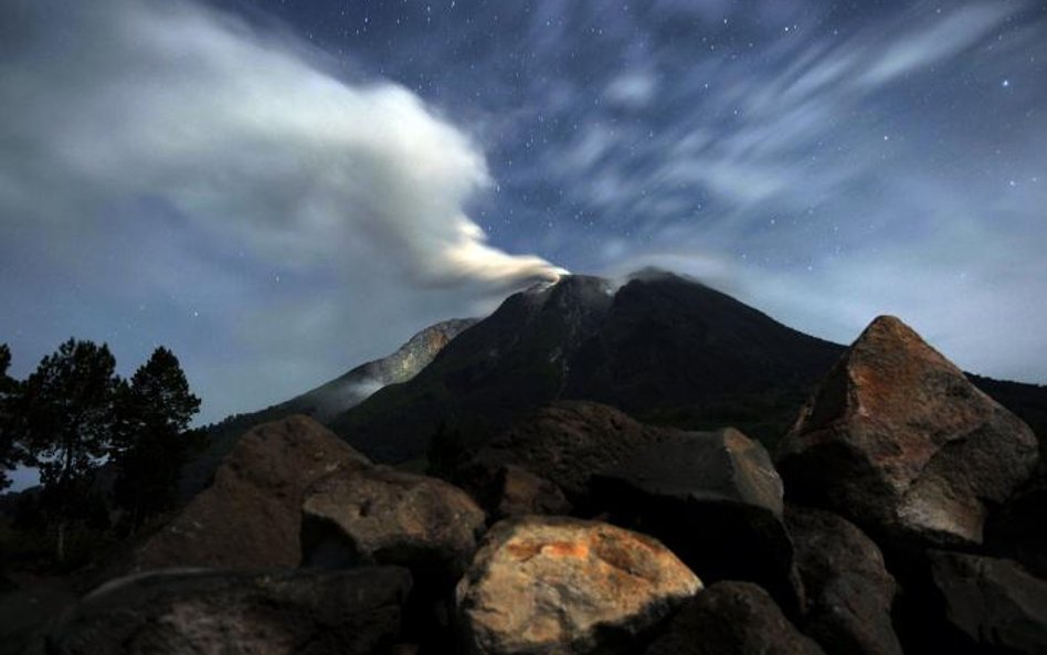 Indonezja, Tanah Karo. Erupcka wulkanu Sinabung