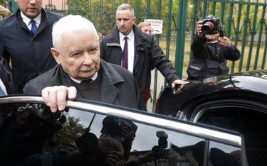 Jarosław Kaczyński w kampanii niemal na każdym kroku oskarżał oponentów o zdradę