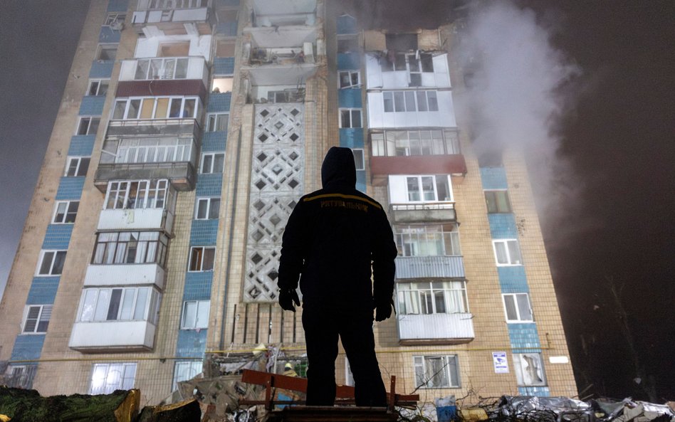 Blok mieszkalny w Tarnopolu uszkodzony w rosyjskim ataku