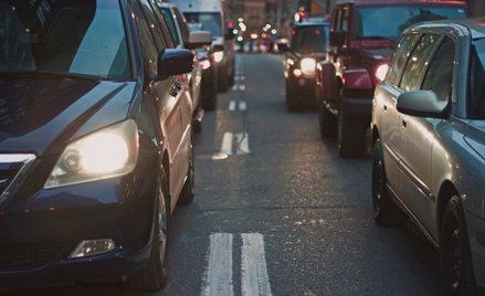 84 proc. ankietowanych Polaków twierdzi, że wie, co oznacza pojęcie „Strefa Czystego Transportu” – w