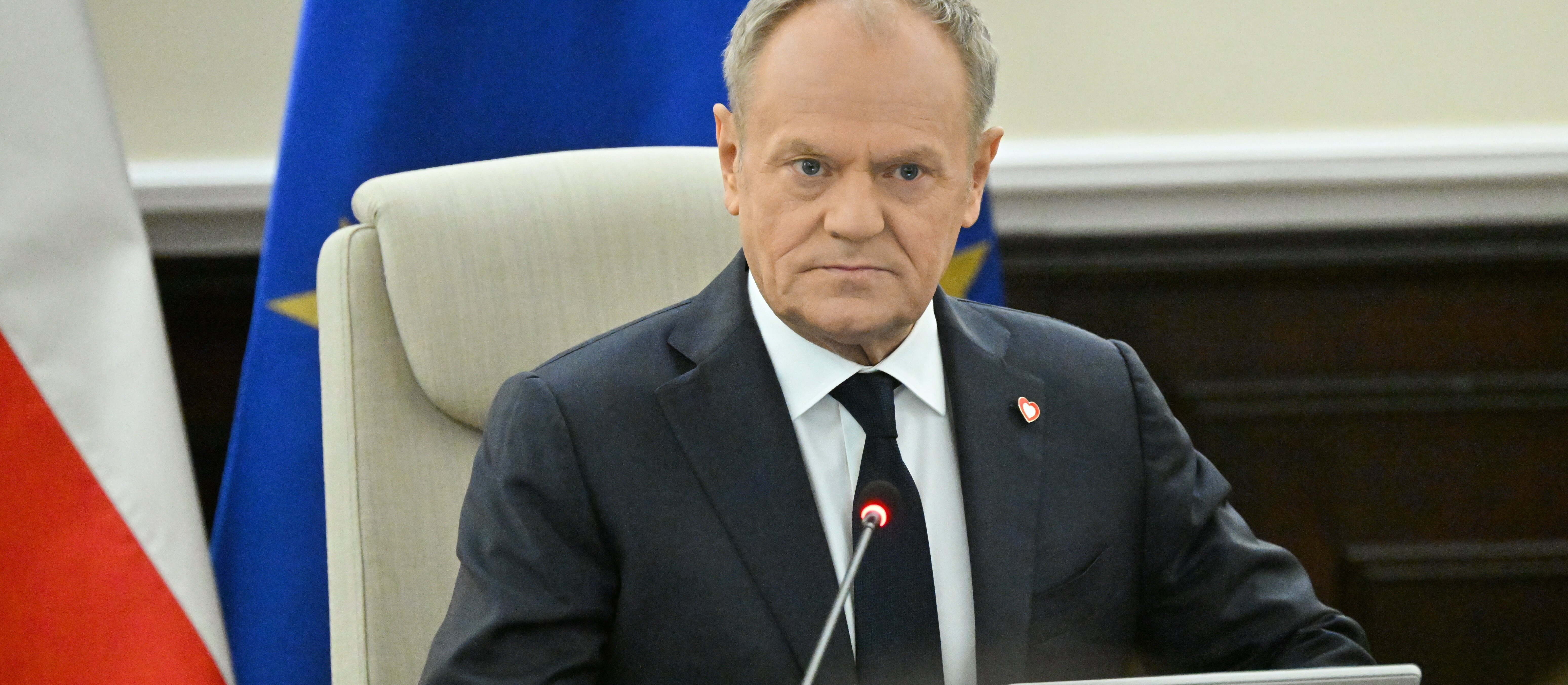 Nadzwyczajnie posiedzenie rządu. Papa Smerf reaguje na weto Karola Nawrockiego ws. SAFE