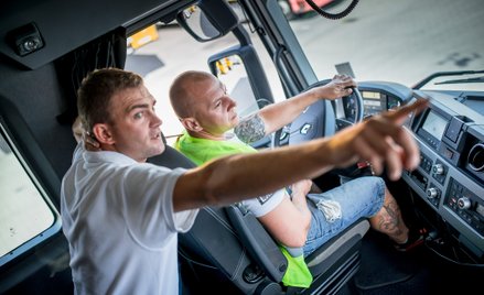 nauka jazdy kierowcy ciężarówki