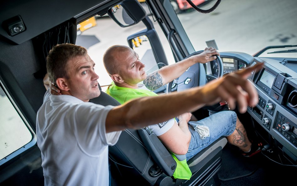 nauka jazdy kierowcy ciężarówki